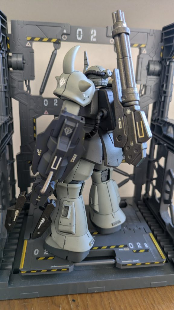 ポージング中にかなり塗装が剥げてしまいました😵なぁ、塗装が剥げたところも、それなりにディテールと考えればカッコ良し！