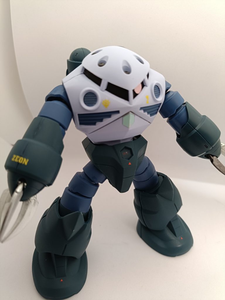 デカールをどうしようか悩みながら自宅にあった物を使って自己流で貼りました。