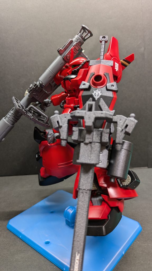 味方機の地上到達率向上を目的とし、自らマトとなるために、機体は紅く塗装されている