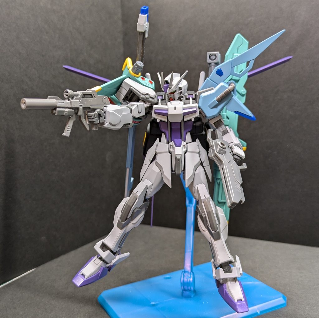 ビームライフルはショートバレル化して取り回しを改善しています 