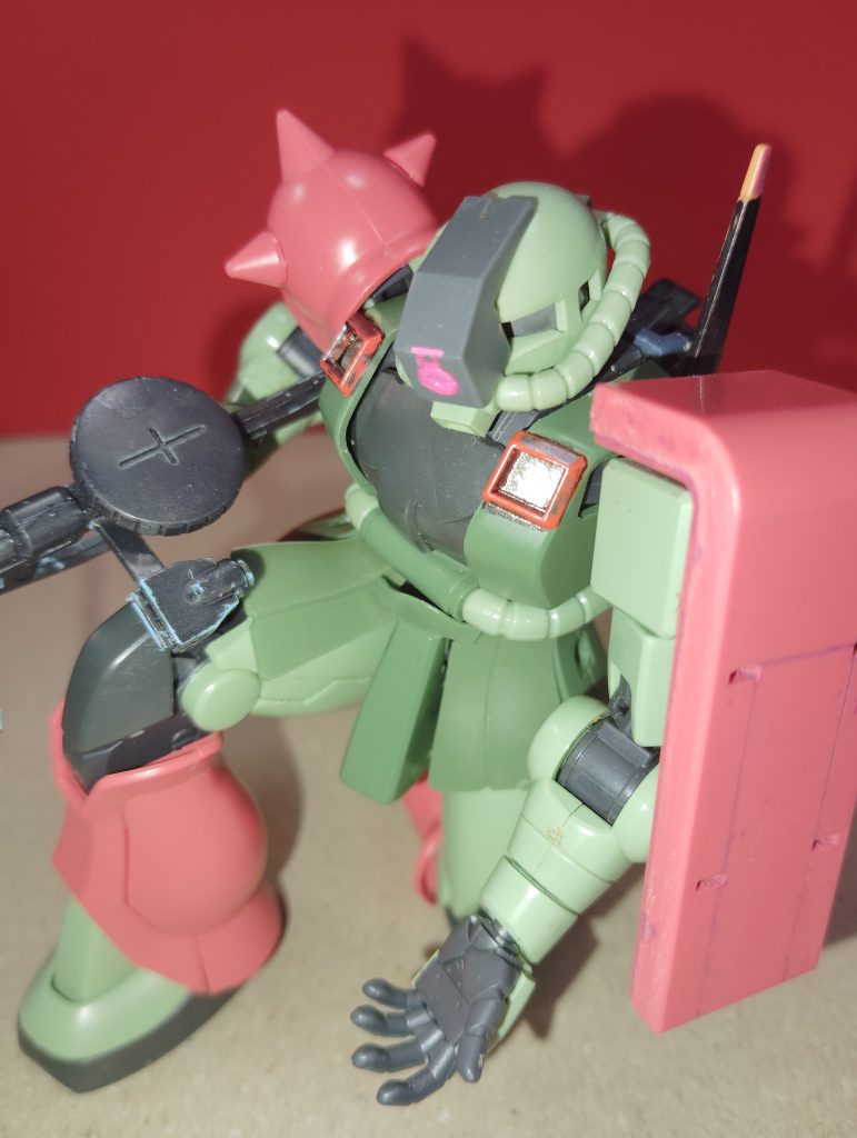 ザクといえば…これ、だけどこのポーズ、なんのポーズかわからないんですよね。