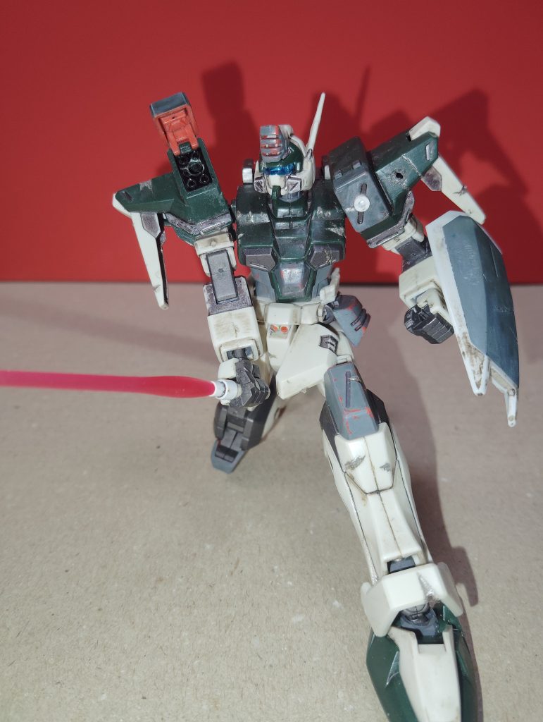 ミサイルもオミット、サーベルがマウントされています。