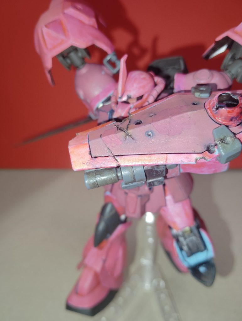 シールドもボロボロ過ぎて使い物にならない…