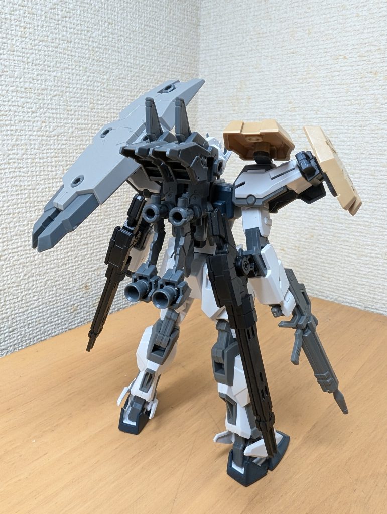 背面も30MMパーツ。早くストライカーパックシリーズも集めたい所。