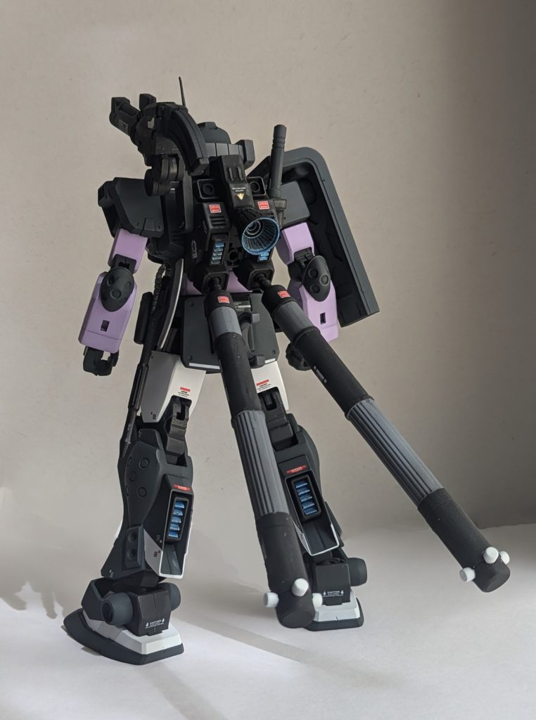 中央にバーニアパーツを追加、その他のバーニアをスラスターに変更とタンクを追加