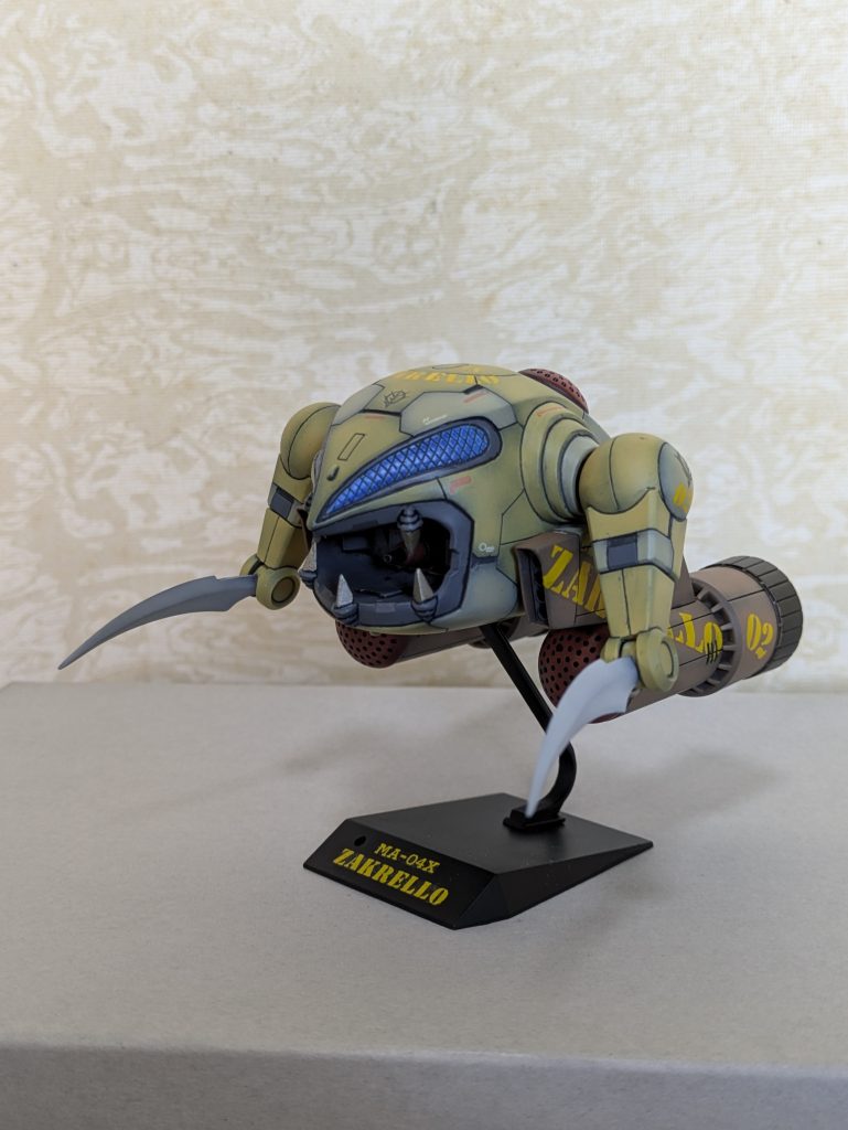 牙（？）を円錐から三角錐に削り込んで強そうに見せました。