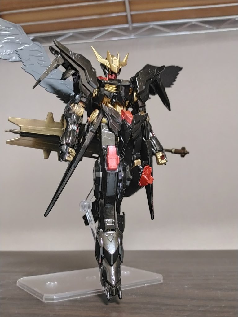 OMSーX30Gオルタナティブガンダム要塞国オルタナの所有するオリジナルガンダム。オルタナの王でもある、エリートパイロットが搭乗していると言われている。