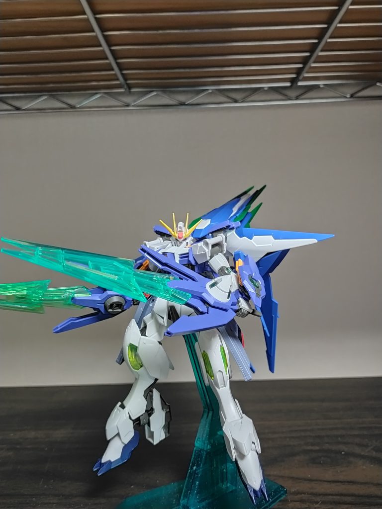 GNドライヴブレイドその名の通り、GNドライヴから圧縮粒子で刃を形成することで使用可能な大剣。この状態でもGNドライヴから本体へ粒子を供給出来る。