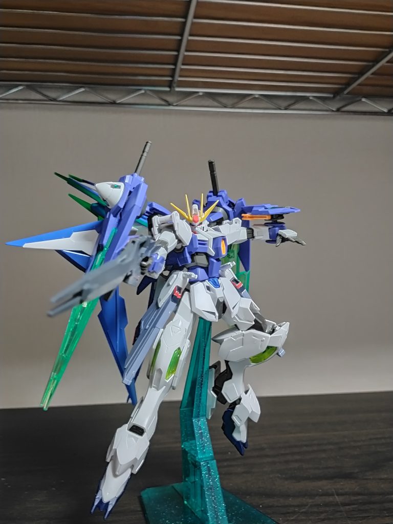 GNバスターライフル本機の手持ち武装。火力、連射性に優れている。GNキャノンGNバズーカの固定版。GNバズーカと同様に、ハイパーバーストを行うことが出来る。