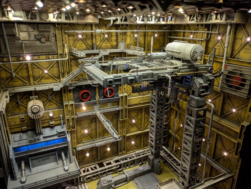 MSハンガーをジャンクパーツの寄せ集めで作っています。