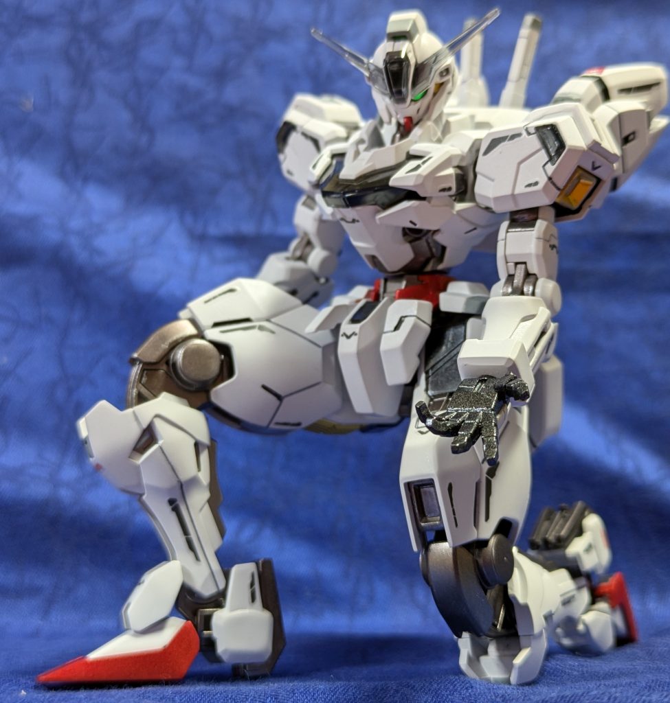 最近マイブームの膝立ち、左手差し伸べポーズ(左手にピント合わせ。トップ画像は顔にピントを合わせています)