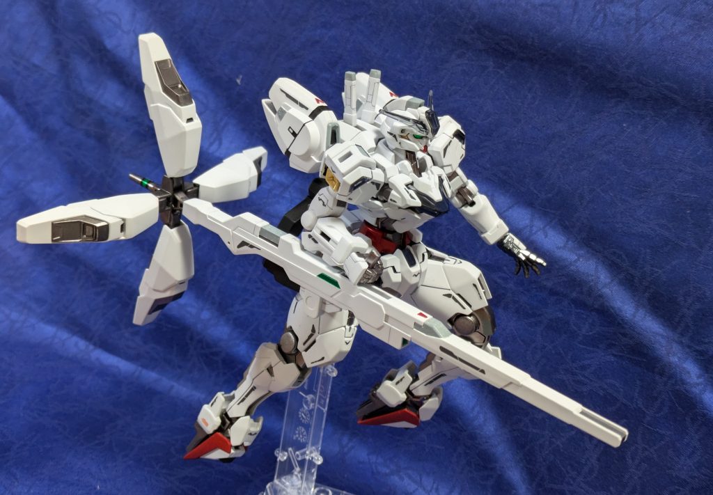 ハイマニューバモード『脚部を展開し、宇宙用の姿勢制御ユニットとして機能を特化させた形態』