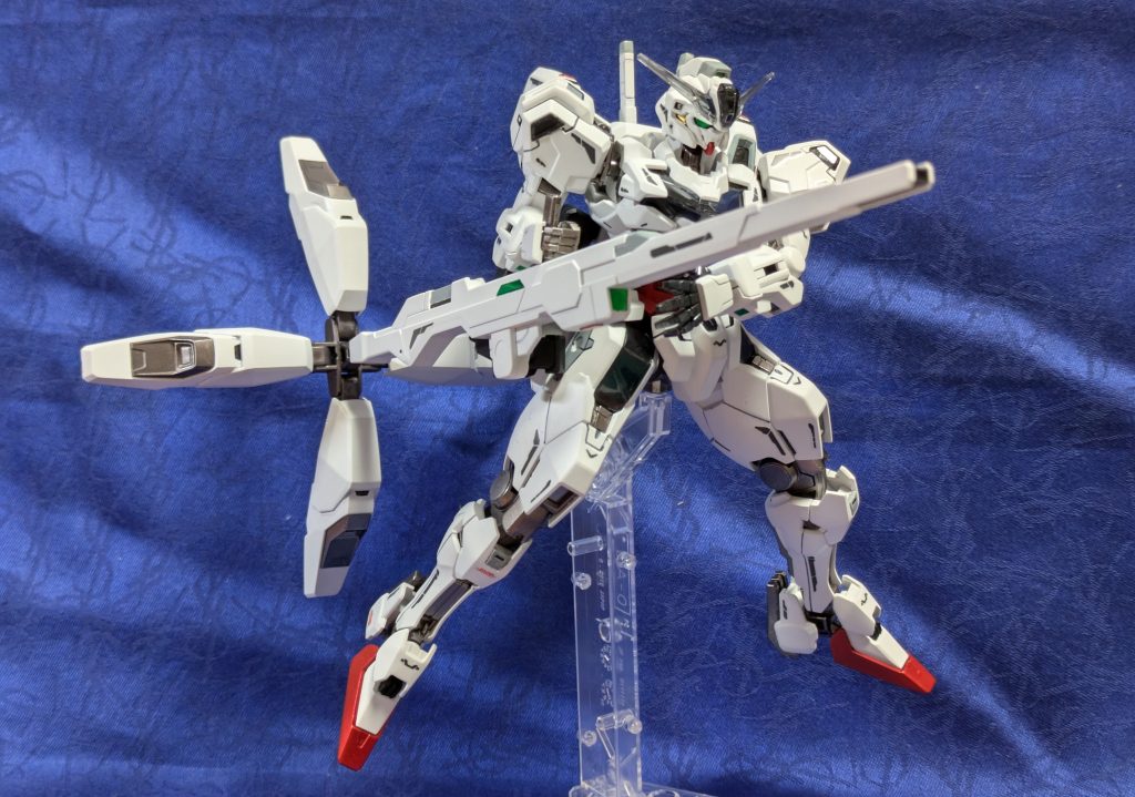 バリアブルロッドライフル『4基の推進ユニット「クアドラ・スラスター」が接続されており、キャリバーンの追加推進装置としても運用が可能』