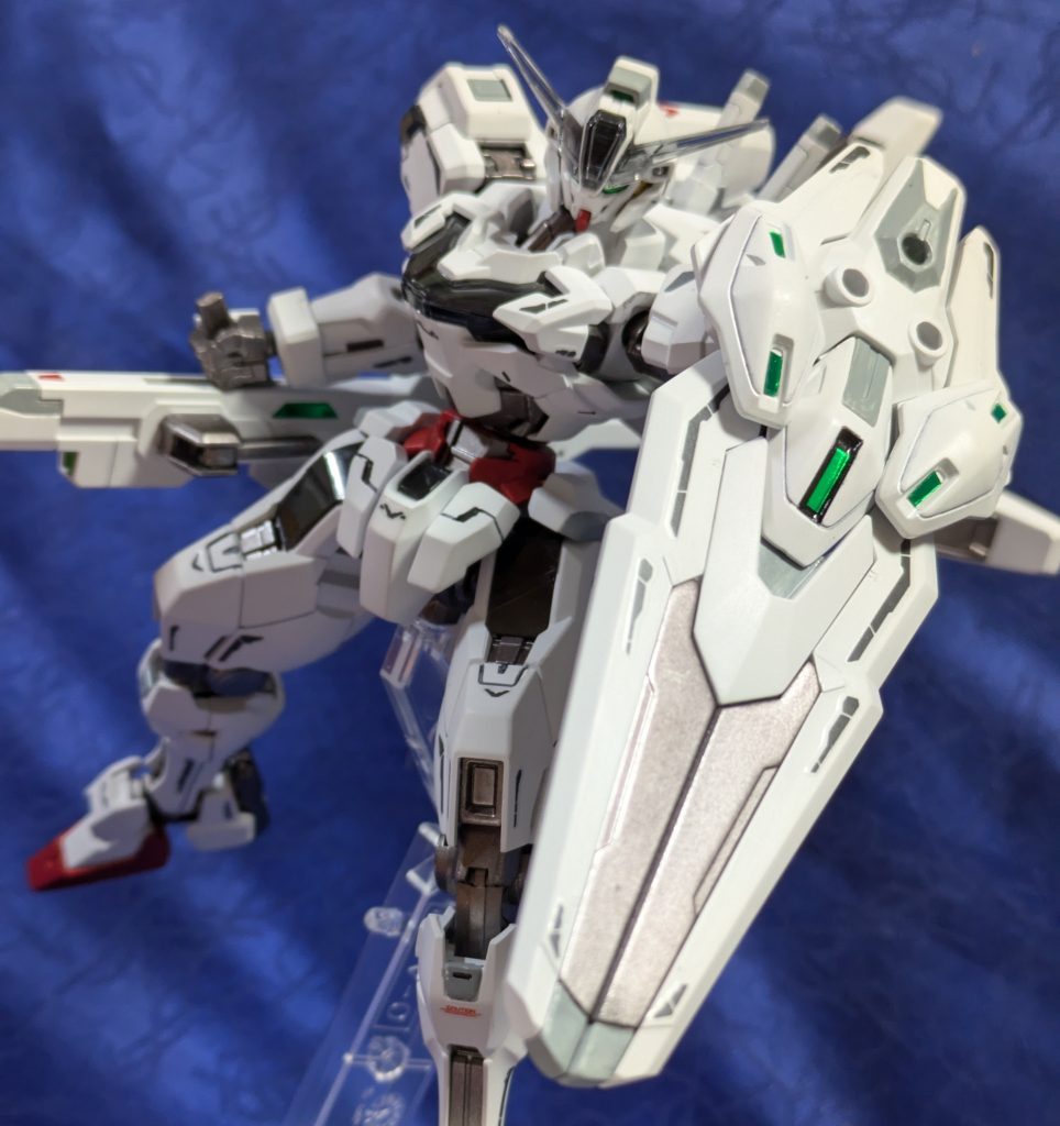 展開したエスカッシャンをシールドへ。