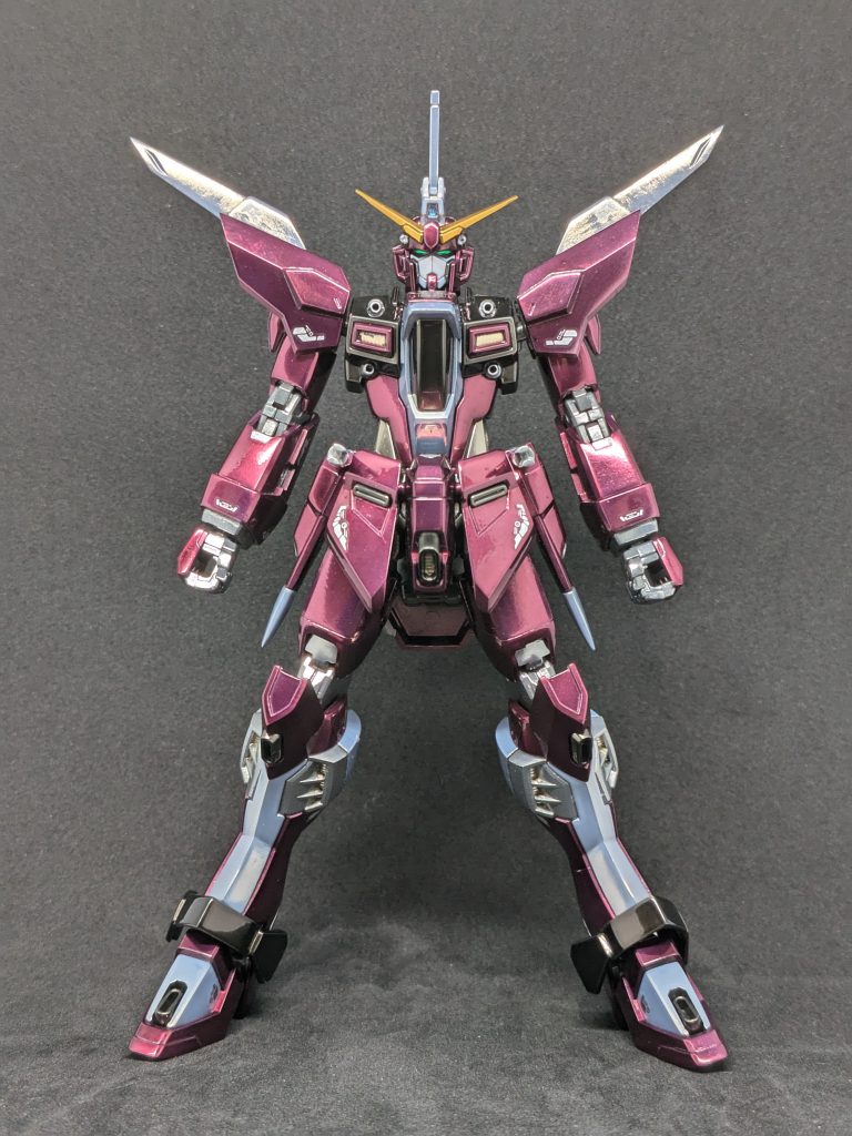 元々は前回のディアクティブモードの上からクリアで塗装しようと思ってたのですが、組み立てとバラしで塗膜が荒れてたので、一回塗料を落として下地のブラックから再塗装しました。