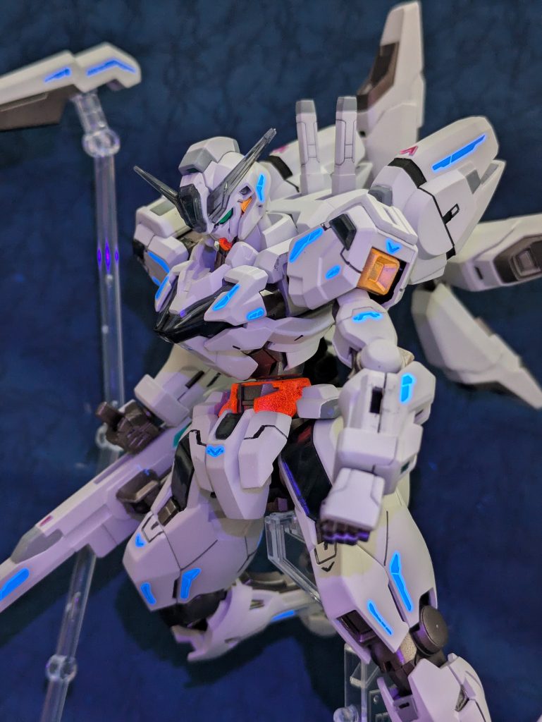 乾燥後、デカールの透明部分が剥がせるとのことでしたが、自分に技量がなくマークが一部剥がれたり擦れたりしたので、透明部分はそのまま残してあります。