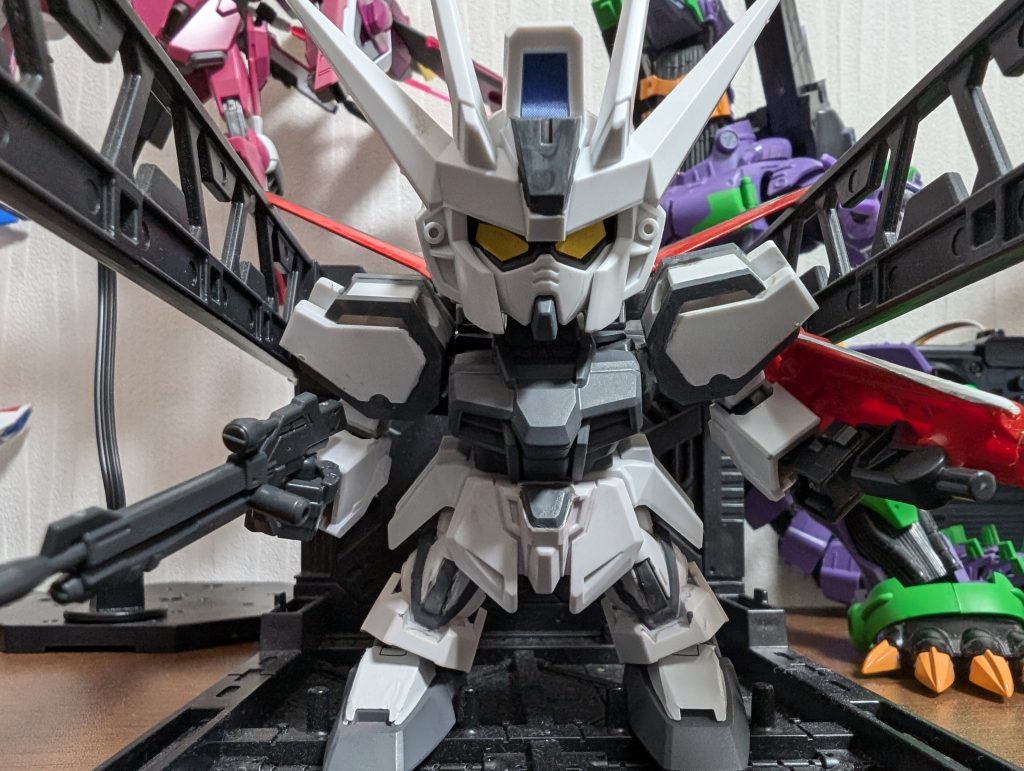 前からの写真…後ろがゴチャゴチャですみません…(撮影ブース作らないとなぁ…)膝が塗装しづらかったらかった…少しはみ出してしまった…(少しじゃないけど…)この写真を見るとあのシーンを思い出します「ストライク発進どうぞ!」「キラ・ヤマト、ストライク行きます!!」いいね、コメントとしてくれたら嬉しいなぁ〜(/ω・\)チラッさて……、初投稿でもう書くことがなくなった……次は…なにを作ろうかなぁ…??「分身は!こうやってやるんだぁぁあ!!」では次回バイバイ〜↓塗装するのに時間掛かりそうだなぁ…