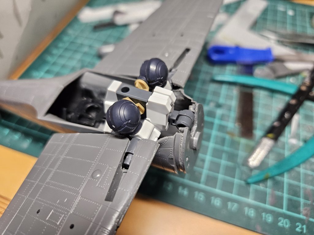 翼にジョイントを埋め込んでいます