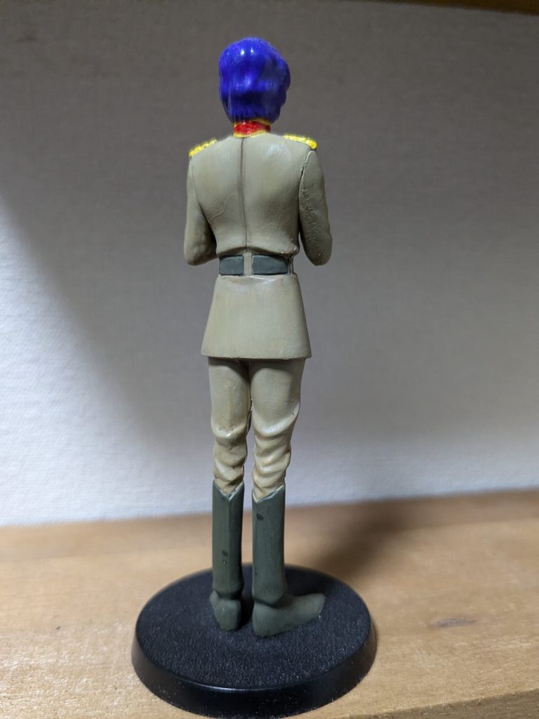 髪の毛がつや有りなのは、ポマードなイメージ。こだわりが強そうな大佐の事だから、ヘアスタイルにも気を配っているに違いない。