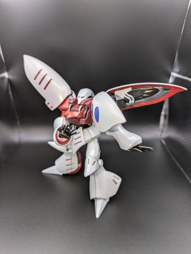 デカール貼るのが苦手で、ジオンシール3回失敗したので諦めました。