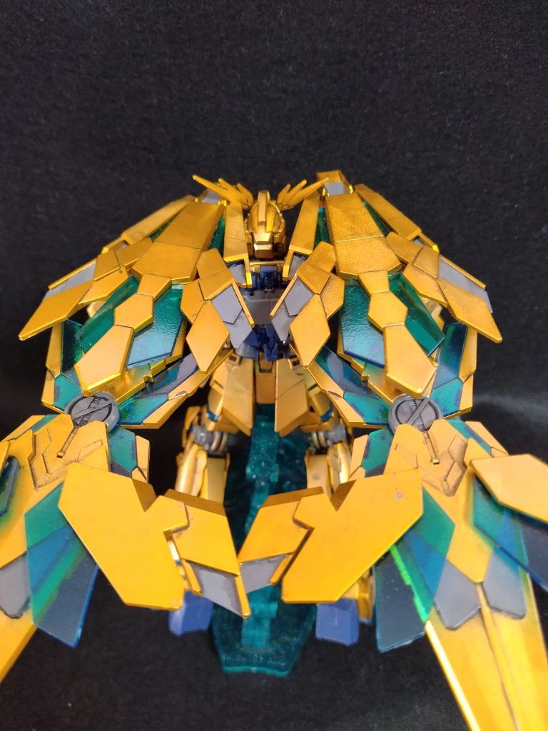 試しに部品を一つシンナーに漬けて塗装を落としてみましたが、部品の表面が荒れてしまっていました。これが全身に及ぶので、直し切れないことを悟りました。恐るべき自動車用サーフェイサー。新たにNT版か、ペインティングモデルを買ってきた方が良さそうです。