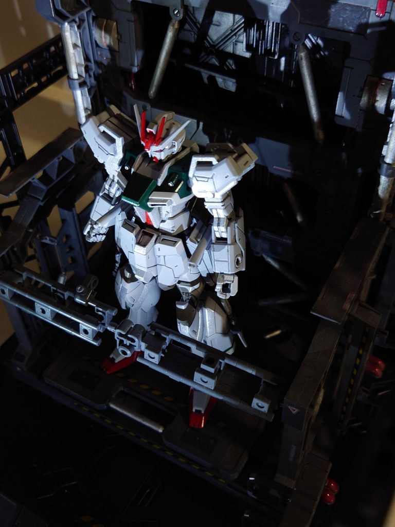 格納庫上からストライカーをセット運用じゃなくもっと細かく付け替えて、より拡張性を上げようというコンセプトです