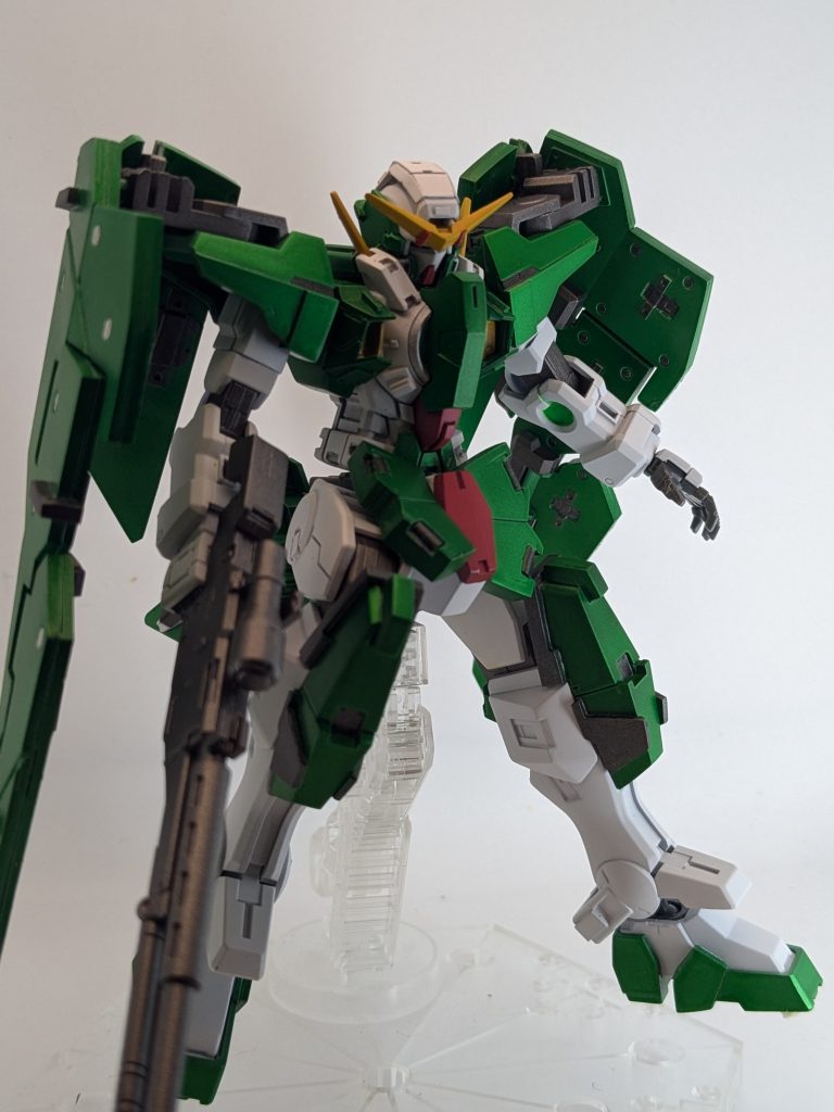 前掛けはかなり盛りました。赤い部分もスクラッチです。