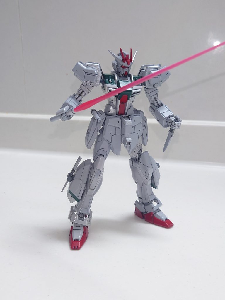 腕や足を丸ごと取り替えたりする追加武装の作成を見越して基本カラーを缶スプレーのサフ色→光沢クリアにしてます!後から作ったパーツも同じ色が再現しやすい+灰色にしたい目的です!