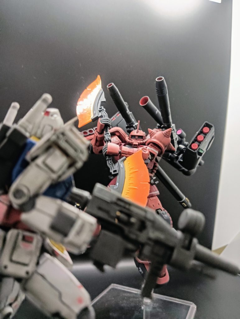 ツーショット撮ってみましたが、アムロの強さにビビって、めちゃめちゃ武装して怯えてるように見えるのは僕だけでしょうか?(笑)