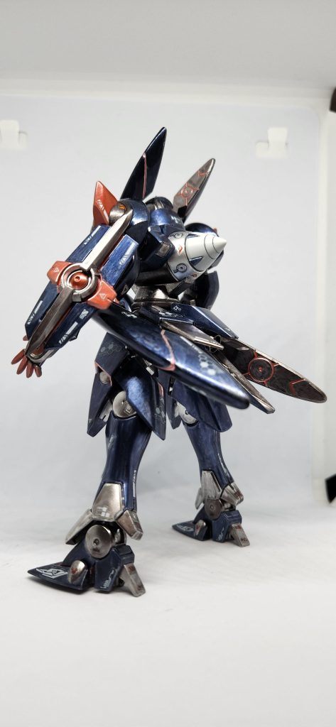 とは言え。「こっちの技術で再現してるからかなりの高性能になってる。実際戦ったあたいが言うのもなんだが、軍の最新量産機ソルジャー超えてる……エース用のナイトクラス?」ソルジャーってのは今広まってる量産機で性能的にはジムⅢ?ナイトは最近ロールアウトしたエース用の機体で、性能的にはジェスタやジェガン……いやグスタフ・カール辺りだ。「そりゃいい!しかも教団側はこの機体の事発表してねえからな!素知らん顔してうちで作った事にしてやろう!こんだけあればいくらでもデータ取り放題だしな!」「うわひっど!」