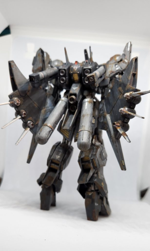 「Mr.E、ぶっつけだったが機体の方はどう?」「悪くない。調整はいるがな」こっちは問題なしと。後は周りのぐっちゃぐちゃの残骸集めて色々調べないと……『……高速で接近する物体1!速いですわ!』