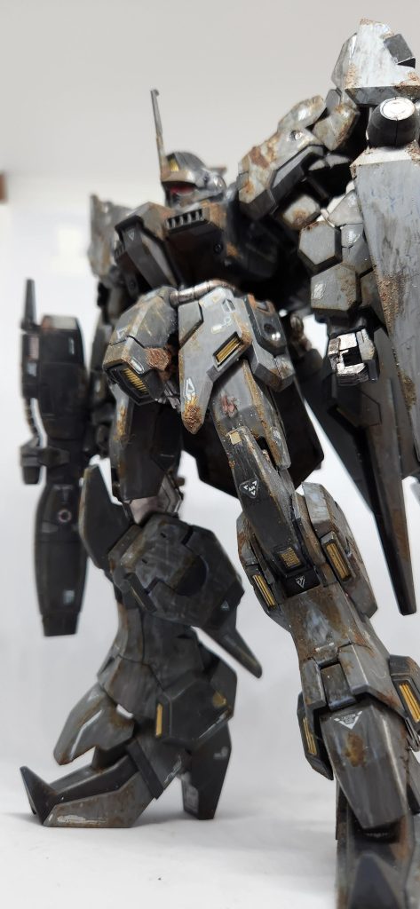 『急になんじゃい!カチコミキメてくれでんじゃねーぞゴラァ!……ですわ』切れ散らかしつつ最後に「ですわ」て。メイミ、取り繕ってる意味無いぞ。しかし……この機体、間違いない。「あたいがプレバンで欲しかったトーリスリッター!!」9-3 黙示録の騎士より一部抜粋※一部名称等変更する可能性があります。 黙示録の騎士、トーリスリッターです!前に別の方が言ってた魔導具が届いたので早速使ってみました!乾燥に時間かかるけど良いっすね!欠点は乾燥後手が鉄臭くなる事……wむせるw