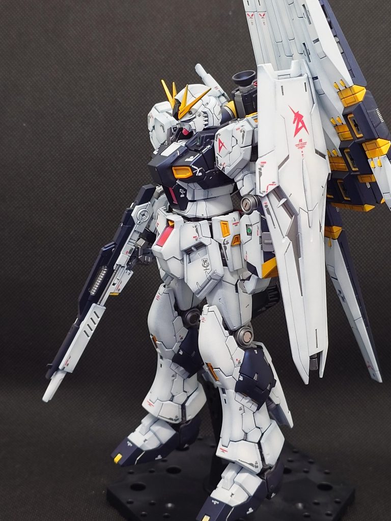 前回、MGのνガンダムだったので今回はＲＧを製作しました。