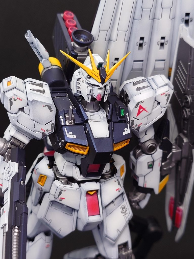 老眼なので１／１４４サイズの塗り分けは厳しい！塗り分けしてない代わりにマテリアルシールを使用しています。