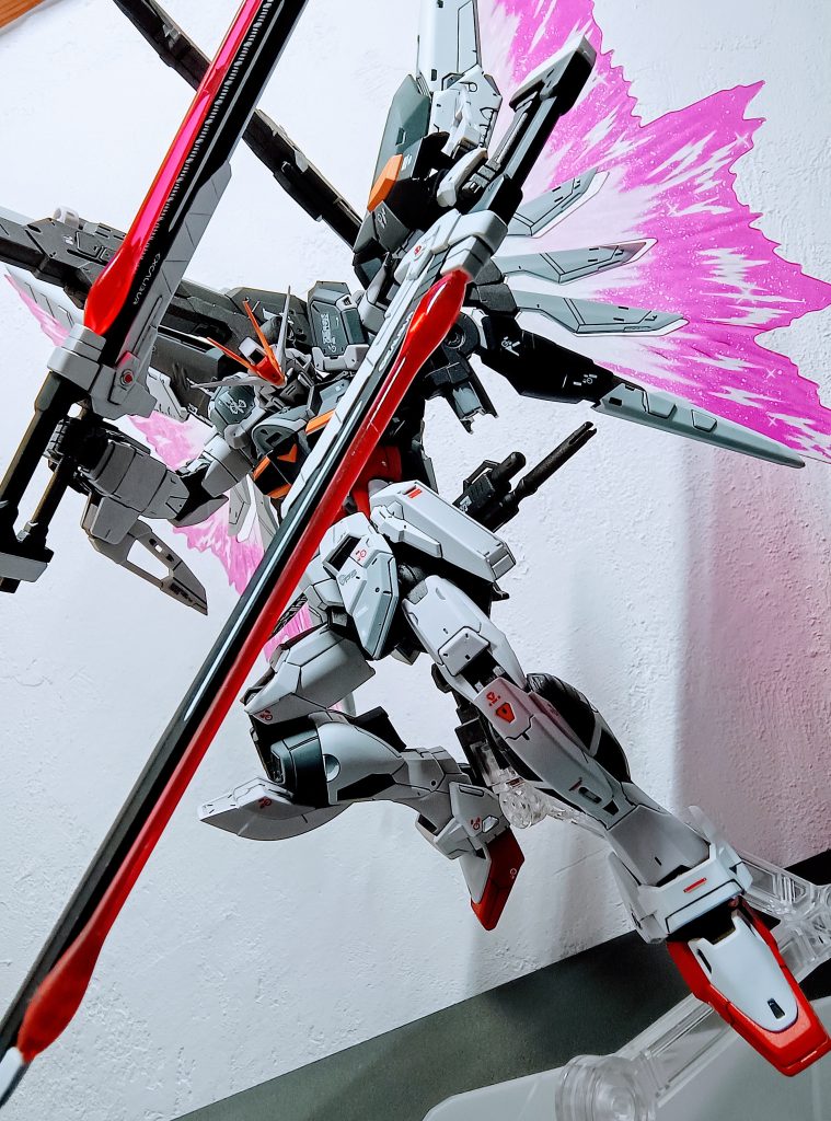 光の翼はなんとなく乗っかってる状態で不安定です。HGみたいにしっくりとハマりません。