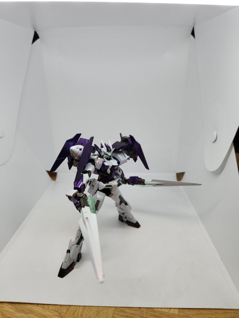 少しでもトランザムっぽく見せたくて、蛍光色で墨入れしましたが、やりすぎてうるさくなってしまったかも、、反省