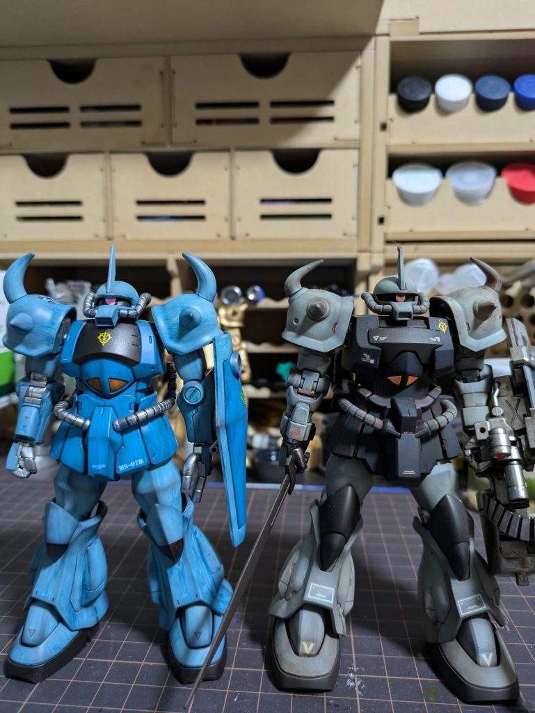 前回のグフカスタムをかなりロービジにしてあるので並べれば青く見える気がする