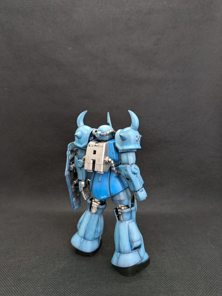 窓もそうですが、柄から出てくるヒートサーベルやらどこ入ってるかわからないヒートロッドやら、よくよく見ると不思議な機体ですね