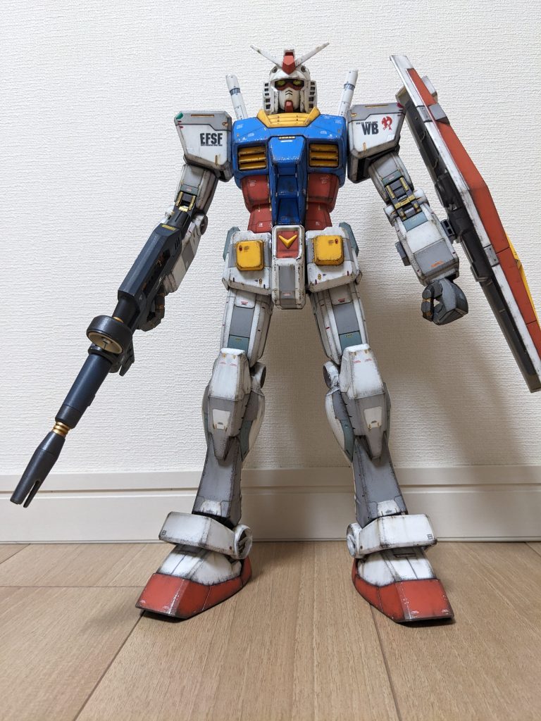 正面です。ライダ〜Ｊｏｅさんのお気楽製作ガイドを参考に、スポンジぽんぽんによるウェザリングに初挑戦しました。汚し加減に悩みながら、結構激しくやったつもりなのに、こうしてみると控えめ？🤨全然お気楽じゃなかった。