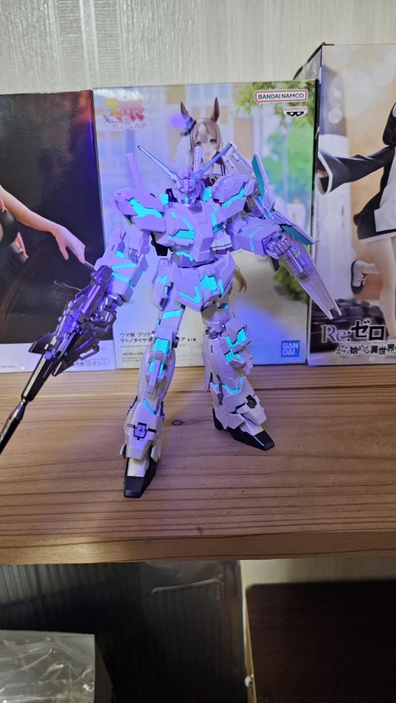 蛍光塗料試運転を兼ねてますのでサイコフレームは光ります♪割といい感じかと思われます。