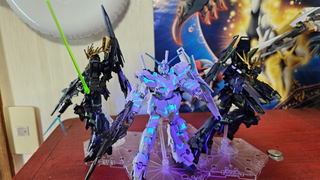 ここまで来たらフェネクスも欲しくなっちゃいますねw地味にバンシィに持たせたクシャサーベル蛍光であったことにこの時気づきましたw以上、閲覧ありがとうございました。