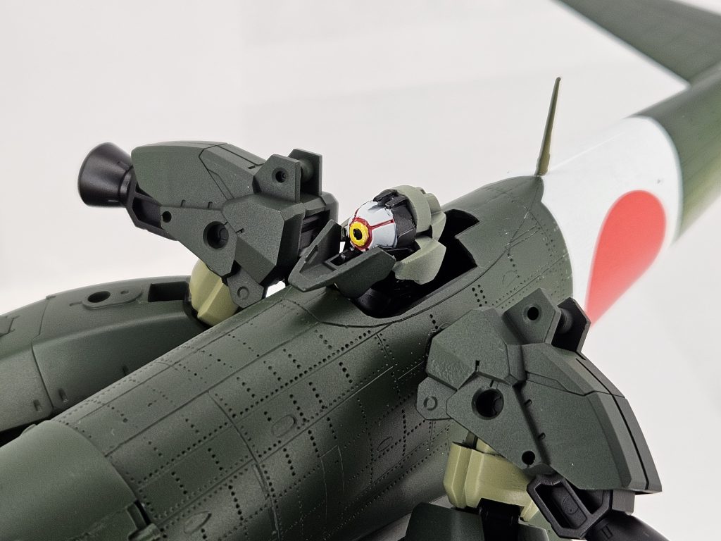 グレイズのカメラは目玉みたいで不気味でカッコいいな、ということで目玉をモチーフに塗装しました