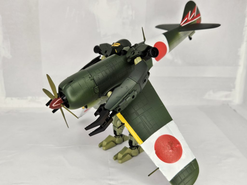 これが一応MS形態ですシール貼るの失敗して日の丸がひどいことになっていますがまあ勘弁してください