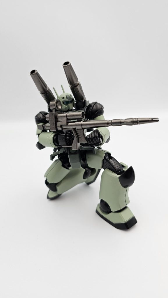 説明書のポーズ。ハンドを1個ずつしか塗らなかったため握り拳オンリー、怠慢ですねすみません...