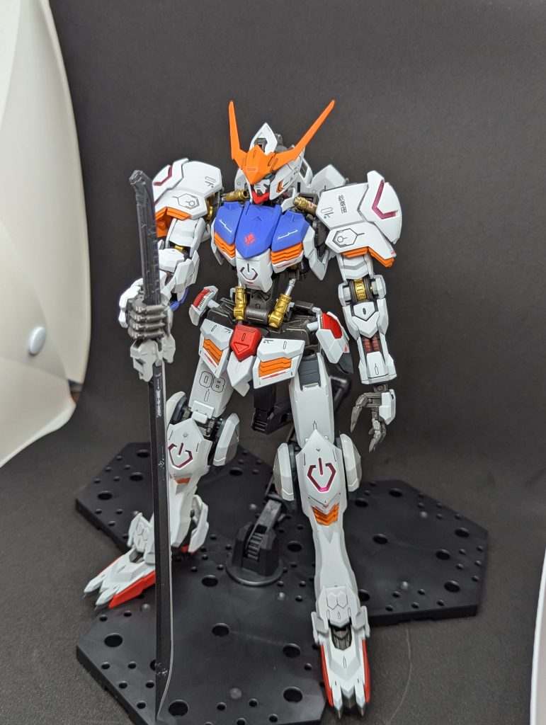 刀を右手に持ってもかっこいいです✨