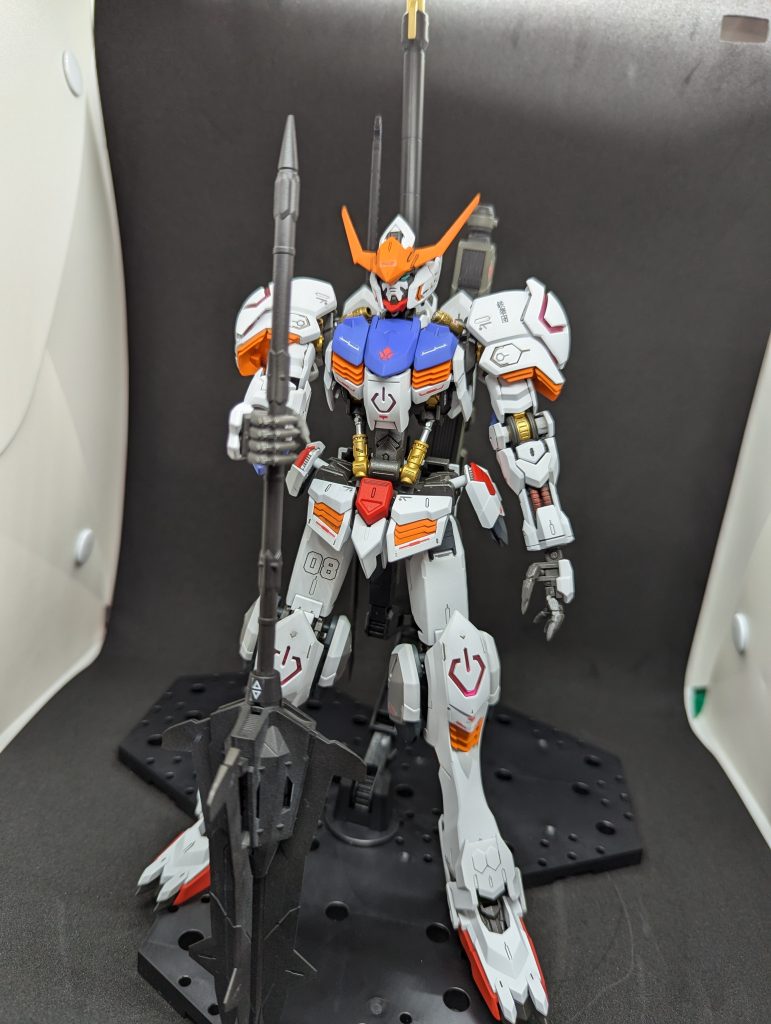 メイスを右手に持った写真も。やはりバルバトスはこれで敵msを殴殺するのがかっこいいですね〜。