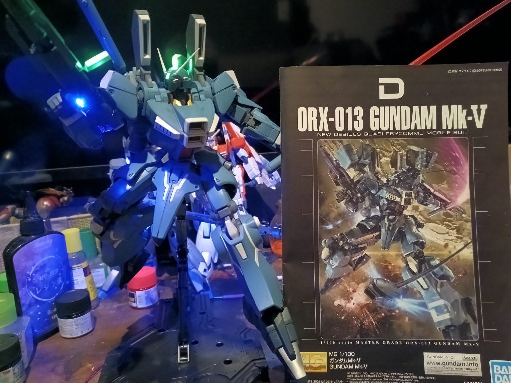 今回はパッケージアートっぽく飾る事にしたので腰から配線を出してます☝️