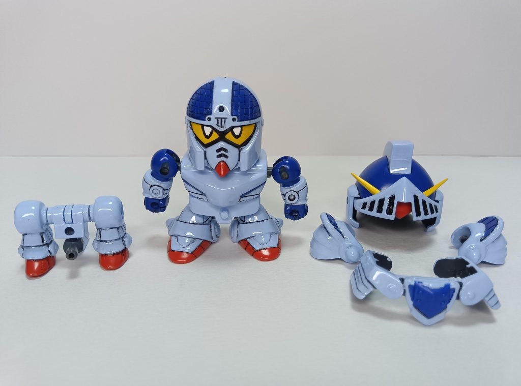 軽装状態鎧の取り付け方法を変えたので、キットの台座が使えません。 改造、というより自作しないとなぁ・・・ ケンタウロスの脚部は装備と見なして外しています。今回もトップコートを吹く段階で天気が不安定だったため、いつも使っている瓶入りのプレミアムトップコートを筆塗りで使えるか試してみました。 少し滲んでしまった部分もありますが、慣れれば大丈夫そうです。