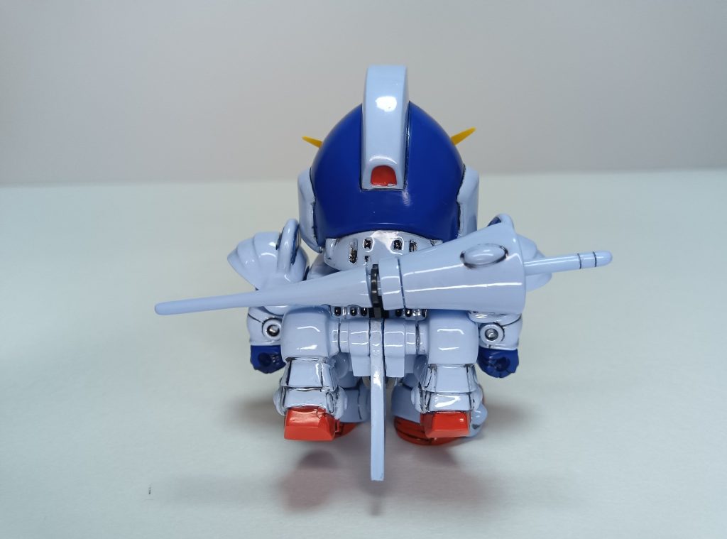 マントなしのバックショット疑問だったのがケンタウロス用の脚が、身体の一部なのか装備なのか? 調べてみましたが、SDVオリジナルギミックというくらいしか分からず。 ただ、バーサルナイトガンダムになるとナイトフライヤーに変化しているので、恐らく装備なのでしょう。