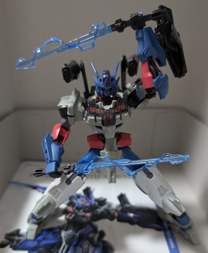 ちなみに使用したガンダムフレームは以下の通り。首・アメイジングバルバトスルプス、胸部・端白星、バックパック軸・ウヴァル、二の腕・バルバタウロス、肘下&腰部・フラウロス、太腿・フルシティ、脛・ヴィダール。